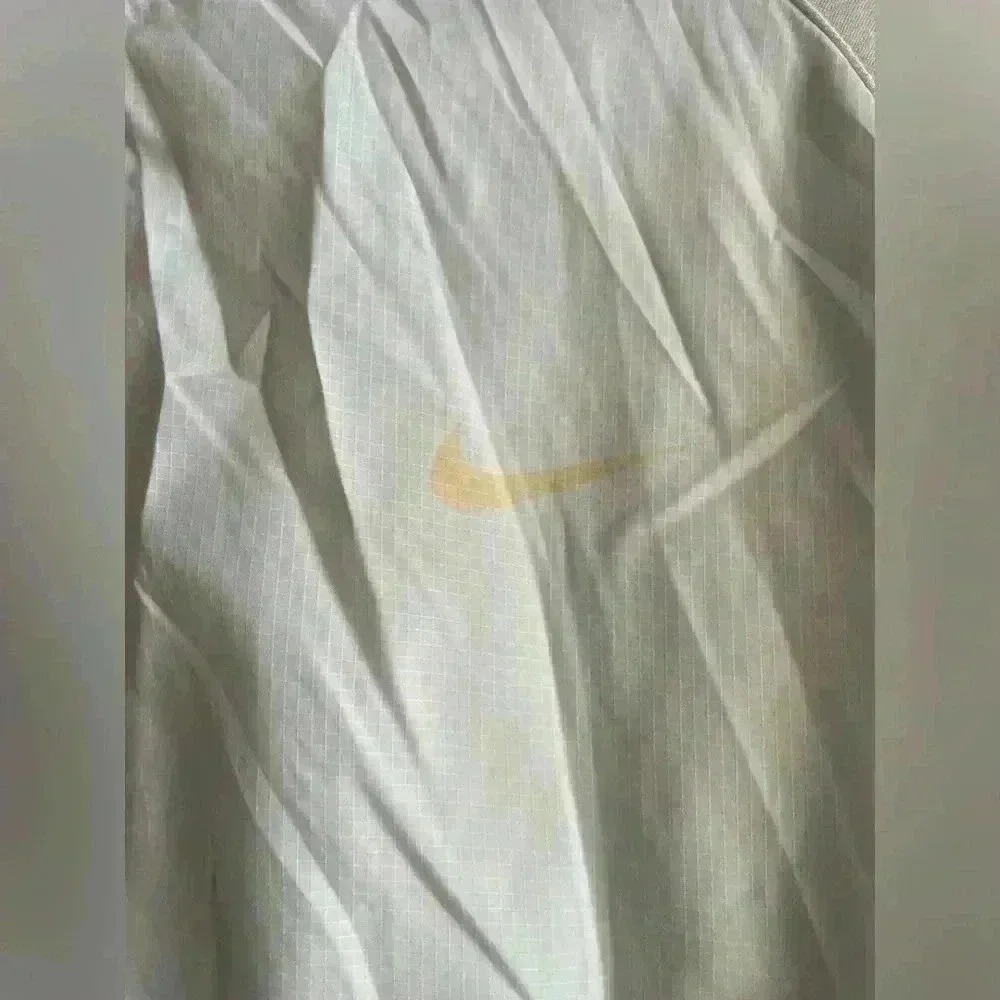 Nike Golf Dri-fit Pullover Windbreaker with hidden hat. Size Small - Picture 3 of 9